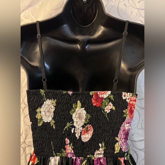 ✨Flirty Mini Dress ✨ - Picture 4 of 6